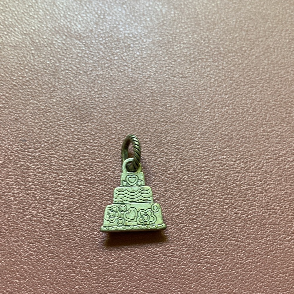 Brighton birthday cake charm - Picture 2 of 2